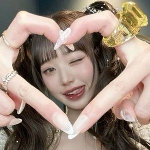 Meet your Posher, Adella